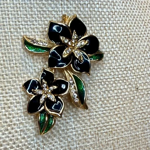 Vintage Rhinestone Enamel Floral Gold Tone Brooch Pin EUC - Picture 7 of 15